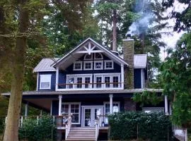 Westside Waterfront View Home - AvantStay Hot tub