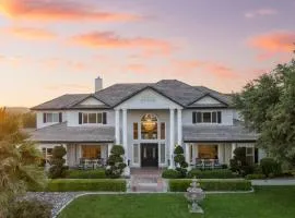 Grand Contento by AvantStay Extraordinary Estate w Pool Movie Room