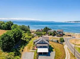 Private Beach Access Water Views Sleeps 18 Historic 6BDR Farmhouse w Deck