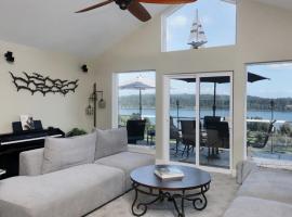 Fairway Harbor View by AvantStay Outdoor Oasis，位于Freeland的酒店