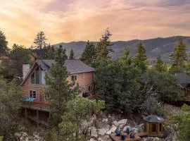 Tanglewood by AvantStay 10mins to Bear Mountain Contemporary Hillside Cabin