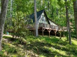 Firepit Mountain Views A-Frame in Fairview Honeycomb Hideaway by AvantStay