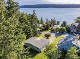 Wolf Beach Cottage by AvantStay Harbor Views