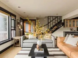 Paddington by AvantStay Cozy Chic Ski Lodge Mins from Mountain