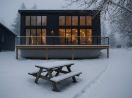 레이크필드에 위치한 코티지 3-bedroom Lakefront Villa #8