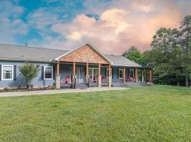 Riverside Ranch by AvantStay Mins to Downtown, hotel i Arden