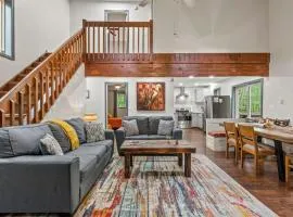 The Tranquil Trails by AvantStay Lake Access Deck Fireplace