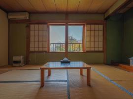 Nozawa Onsen15M JapowPension粉雪館、飯山市のホテル