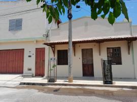 Hospedagem CasAdobe Hostel Pirapora MG, hotel in Buritizeiro