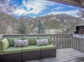 SV124- Walk to lifts and Town-Hot tub & Pool: Ketchum şehrinde bir otel