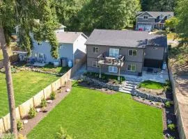 Twin Oaks Retreat by AvantStay Mins to Freeland