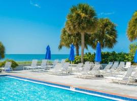 Beachfront 2BDR Condo Pool Hot Tub w Ocean Views Papaya Place by AvantStay, hotel in Key West