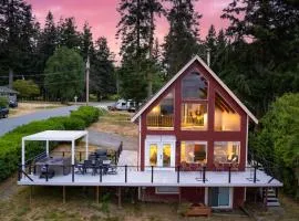 Polnell Point Lookout by AvantStay Water Views Hot Tub Large Patio