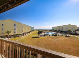 The Salty Pineapple- Ocean Views & Beach Access, Hotel in Surf City