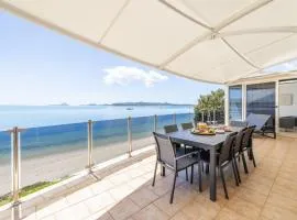 Wanda Beach Waterfront , 161 Soldiers Point Rd - waterfront, air con, linen, Wi-Fi