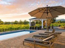 Chic Sonoma Oasis w Pool Bocce Hot Tub Minutes to Downtown
