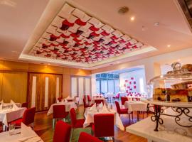 Mantra Charles Hotel، فندق في لونسيستون