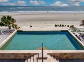 114 Ocean Boulevard by AvantStay Beachfront Infinity Pool Basketball Court Recently Renovated, hotel en Sullivans Island