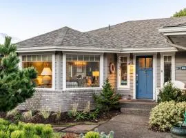 Truly a Treasure by AvantStay Walk to Beach Patio