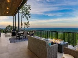 Grand Vista Retreat Luxury Group Retreat w Indoor Pool Arcade 56-Mile Views