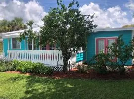 Key West Cottage 3BR Steps to Downtown & the Sand