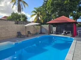 Détente absolue avec grande piscine