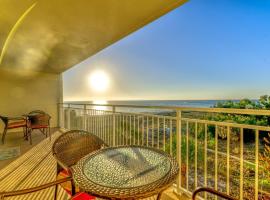 Madeira Norte Beachfront Condo - Walk To John's Pass，位于圣徒皮特海滩的酒店