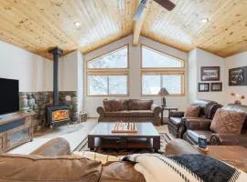 Oslo Haus by AvantStay Cabin Retreat Near Northstar Downtown Truckee