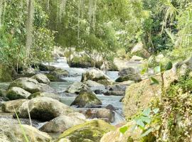 Cabaña frente al Río, hotel in Curití