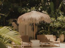 CASA ULU Boutique Hotel and Retreat, Adult-only, Uluwatu, κατάλυμα με κουζίνα σε Uluwatu