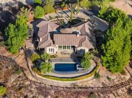 Hilltop Estate w Pool Hot Tub Fire Pit Views Cleveland Vista by AvantStay