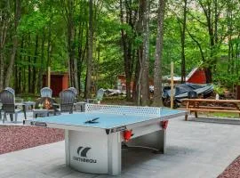 Maple Oasis by AvantStay Newly Built w Hot Tub Game Room Fire Pit