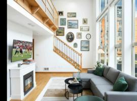 Historic DT Loft w1 6ft Ceilings Garage &97 WS、シアトルのホテル