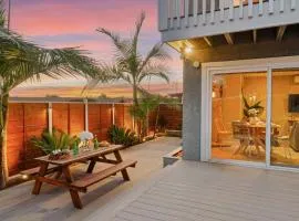 Ocean View Deck Walk to Trestles Beach El Camino Surfhouse B by AvantStay