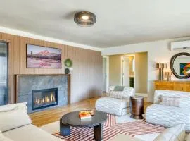 Walk to Beach Shops Fireplace Patio Dining Firepit at Manzanita Ave.