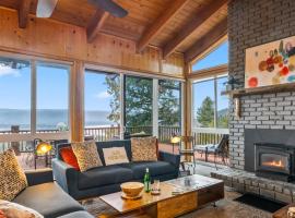 Scenic North Shore Stay w Games Near Snow Summit Lakeview Lodge by AvantStay, hotel in Fawnskin