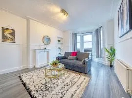3BR Flat Near Maryhill Park and West End with Parking