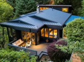 Coastal escape w balcony firebowl ocean views near Manzanita Sunset House by AvantStay