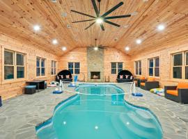Grand Timber by AvantStay Indoor Pool Sports Court Game Room More, hotel in White Haven