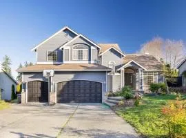 Brier 5BR Retreat w Pool Table Deck Central AC