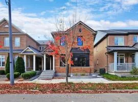 3 bed 2 bath luxury home in Markham