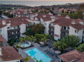 Coastal Retreat w Pool Spa BBQ Near Beaches Golf Courses Ritz Pointe Condo by AvantStay, apartamento en Dana Point