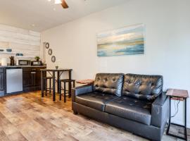 9 Mi to Rangers and Cowboys Home Games DFW Studio, hotel in Florence Hill