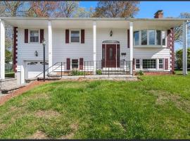 Upper-Level Oasis- Ideal for 2026 World Cup visitors, Hotel in Norwood