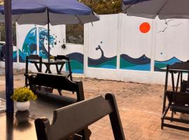 Primo`s 2 Suites & Hostel, vandrehjem i B&uacute;zios