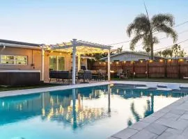 Pool Hot Tub Putting Green near Deerfield Beach Oasis on Fourth by AvantStay