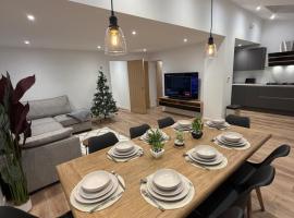 Luxury House, Great Location in Redditch - Contractors - Families - Groups - Relocators - Sleeps 9, hotel i Bentley