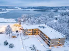 Omega Lake Prestige # 5 Private Pool & Jacuzzi & Sauna & Gym & Lake Access, hotel in Olsztyn
