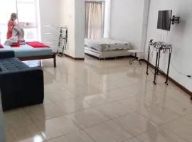 Apto climatizado amplo pé na areia - Itapema 180m da Praia