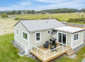 Swan Lake Cottage by AvantStay Views Firepit
